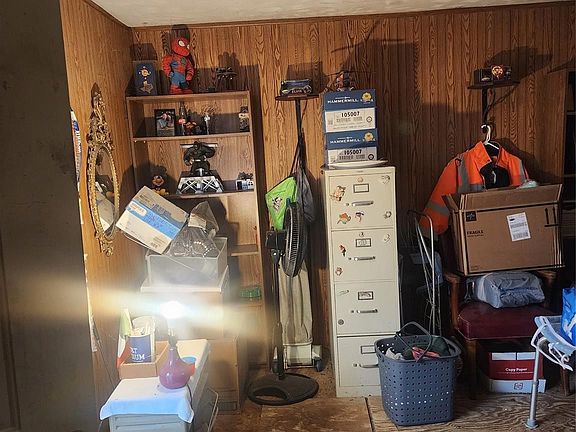 5th image of 301 N Hampton St