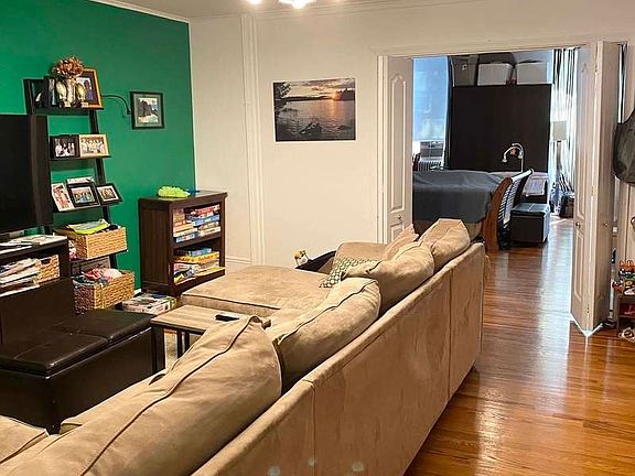 2nd image of 315 De Graw St