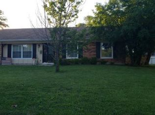 910 Brush Hill Ln, Lake Zurich, IL 60047