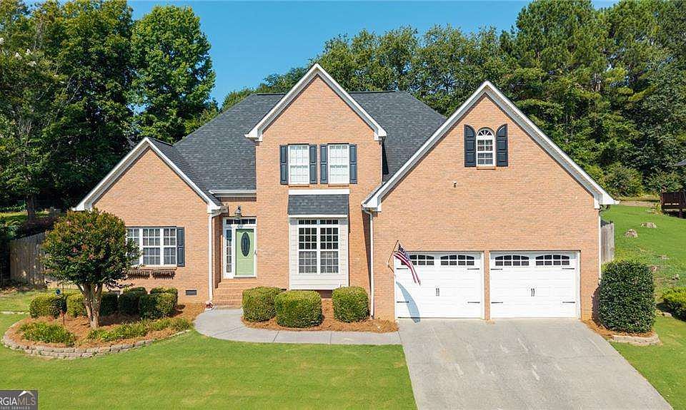 1st image of 114 Towne Lake Dr NE