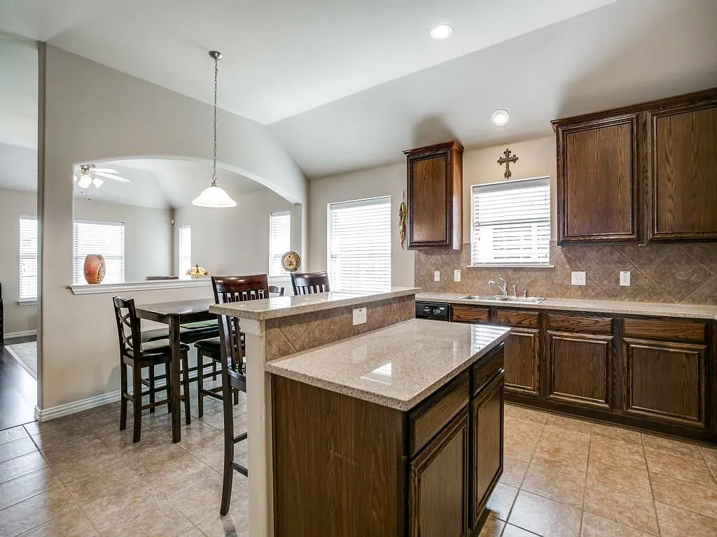 4 bed, 1787 sqft, $2,250 — Photo 4