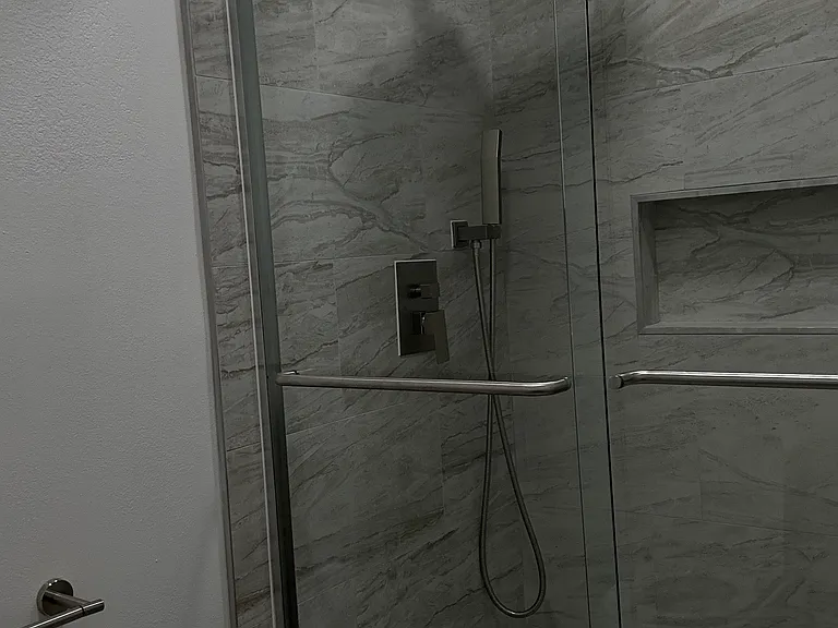 Full Bathroom 1