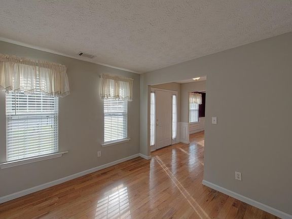 3rd image of 203 Pebble Creek Ct