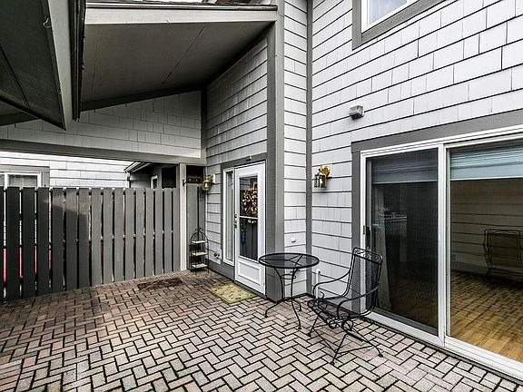 3rd image of 463 Summerhaven Dr N