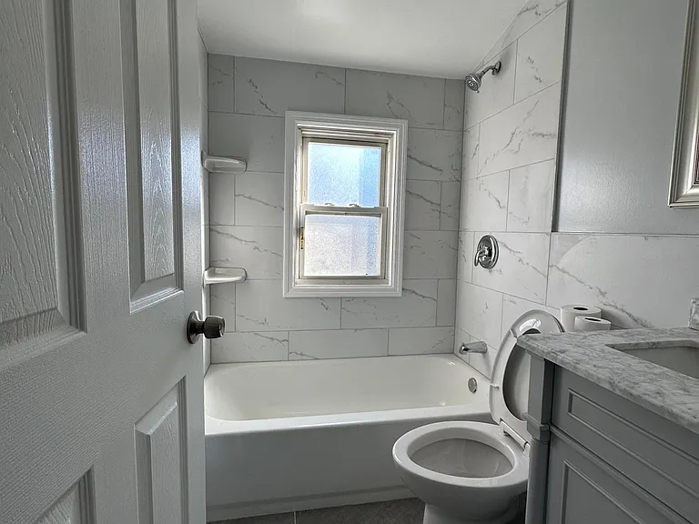 297 E 27th St #2 — Photo 4