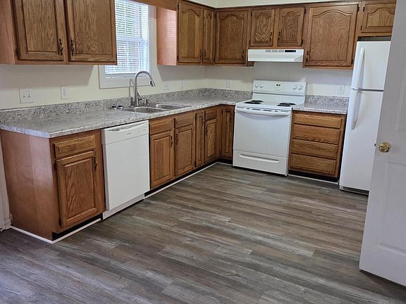 4th image of 2902 Cedar Creek Rd #A