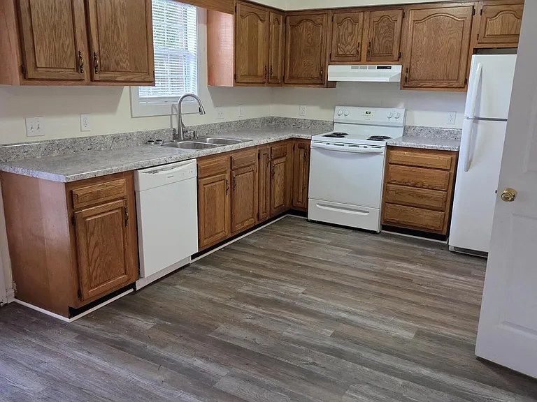 2902 Cedar Creek Rd #A — Photo 4