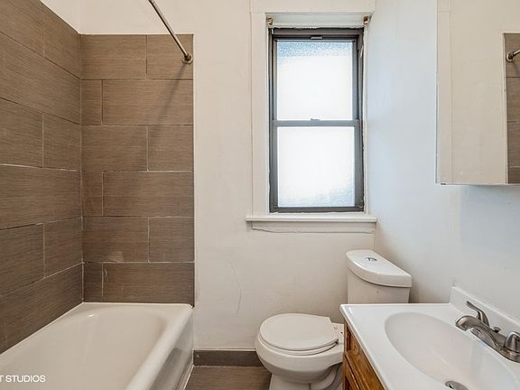5th image of 1026 E Hyde Park Blvd APT 3S