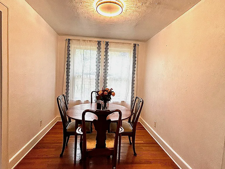 1214 Frank St — Photo 7