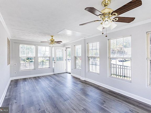 4th image of 9227 Gross Ave