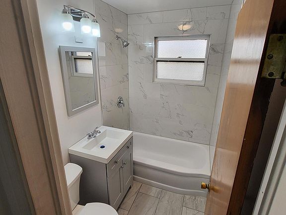 2nd image of 6626-6628 N Seeley Ave