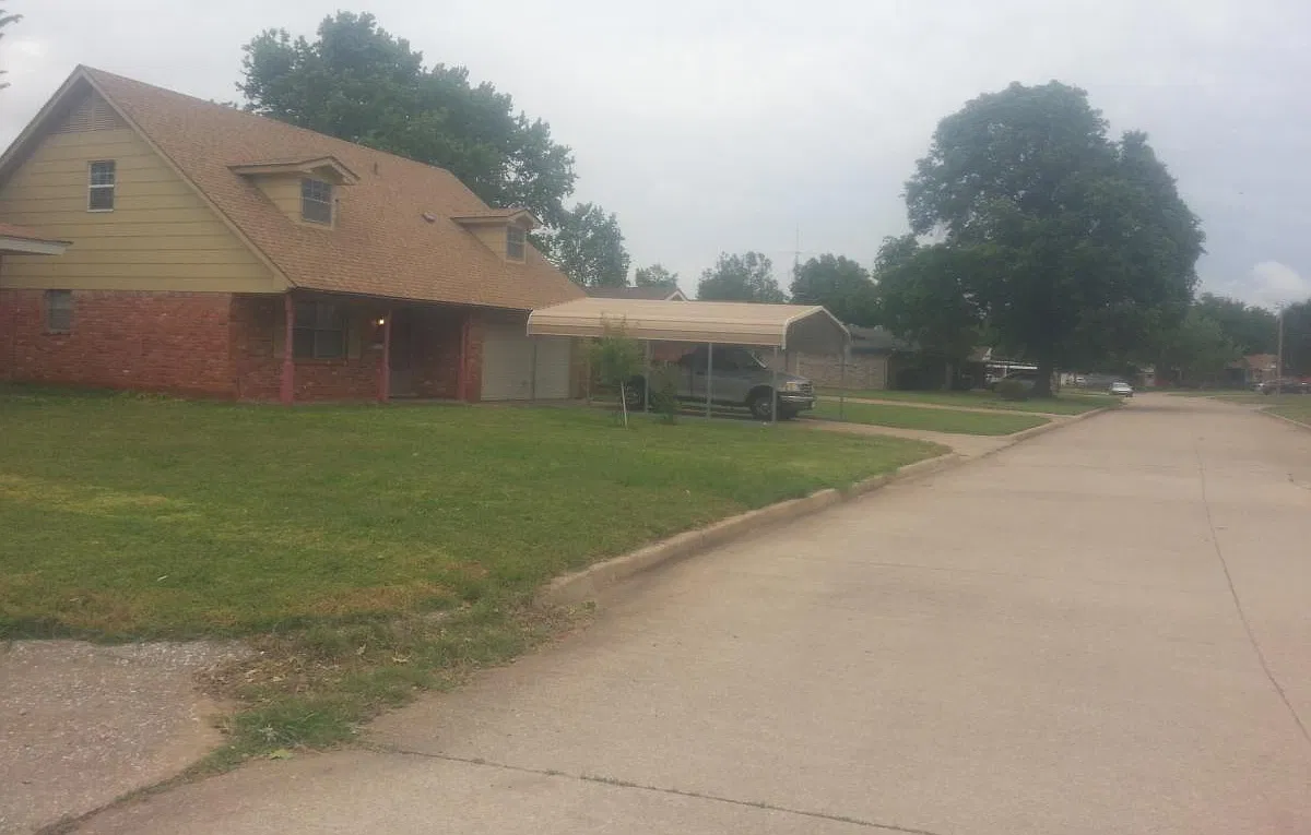 3 bed, 1.5 bath, 1350 sqft, $850 — Photo 1