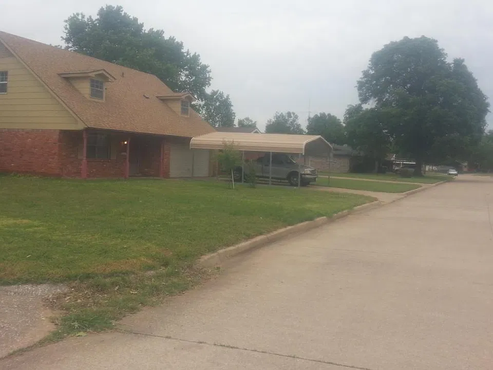 3821 Rosewood Dr