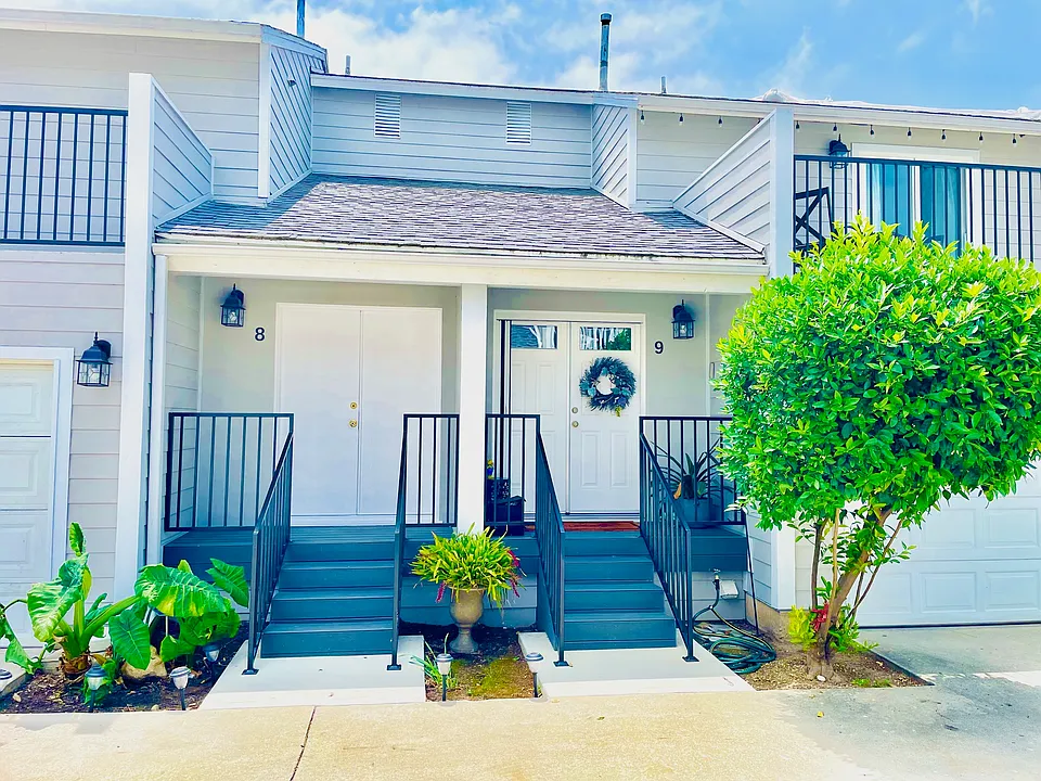 2104 Raymond Ave