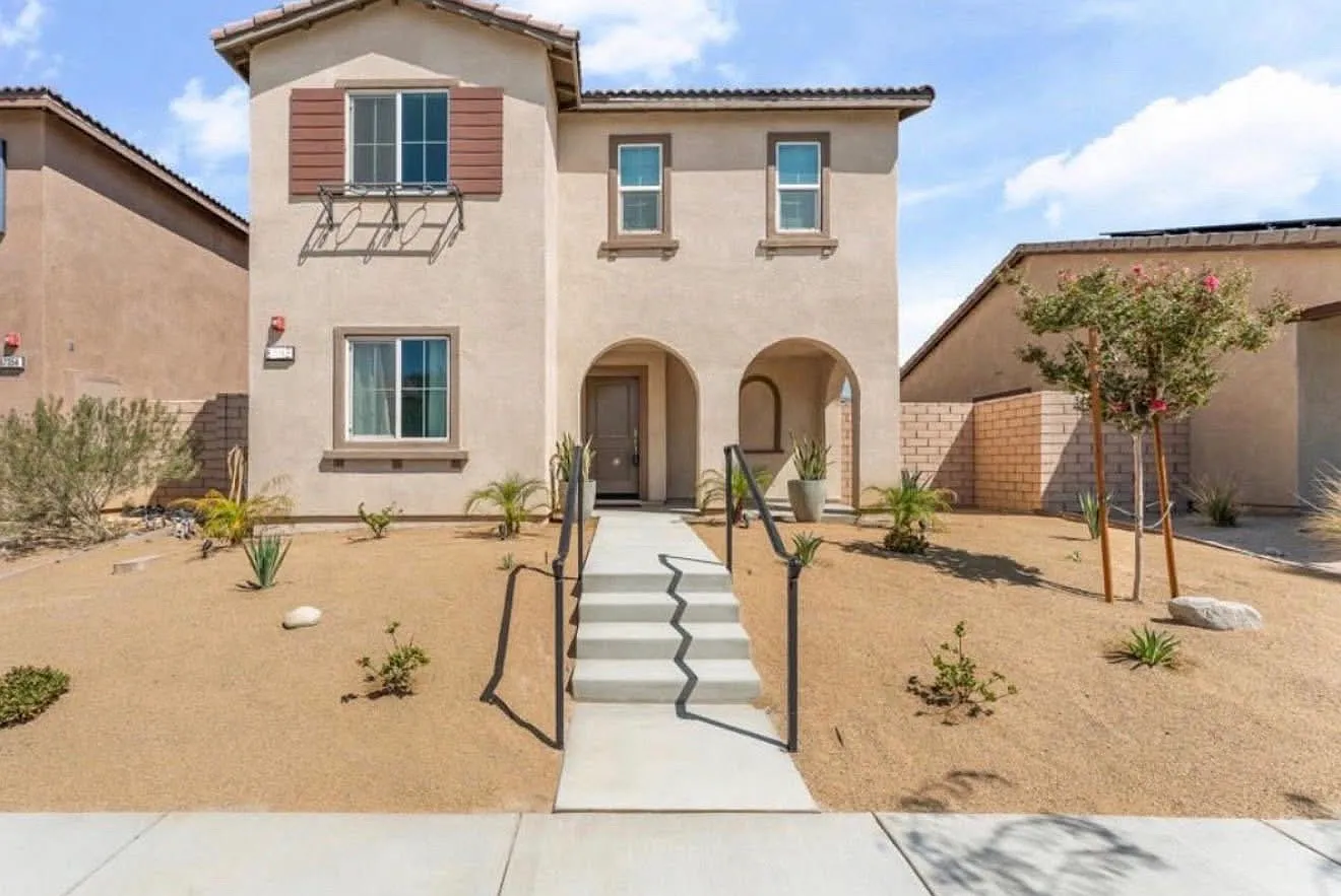 3 bed, 1466 sqft, $1,000 — Photo 1