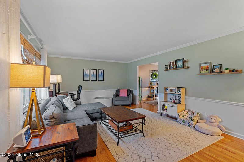 3rd image of 34 Canterbury Road
