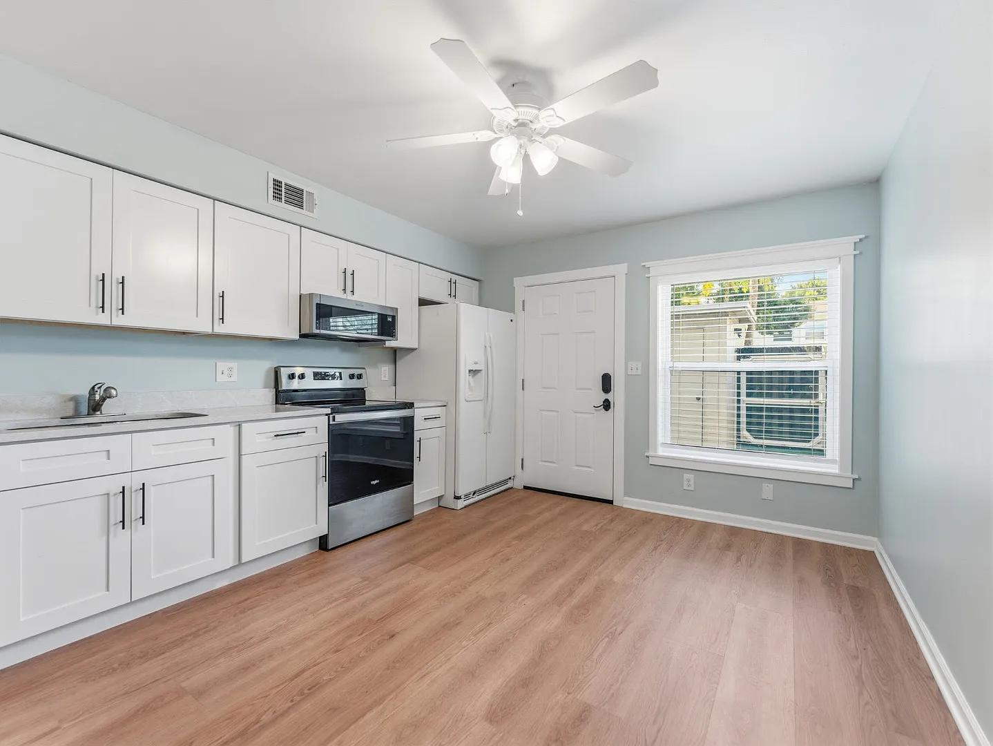 Absolutely stunning executive 2/1.5 townhome in South Tampa — Photo 4