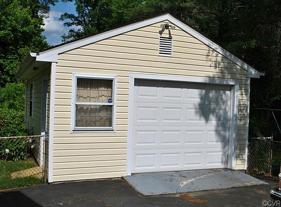 3rd image of 7921 Chowning Cir
