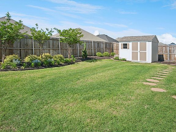 4th image of 407 Willow View Way