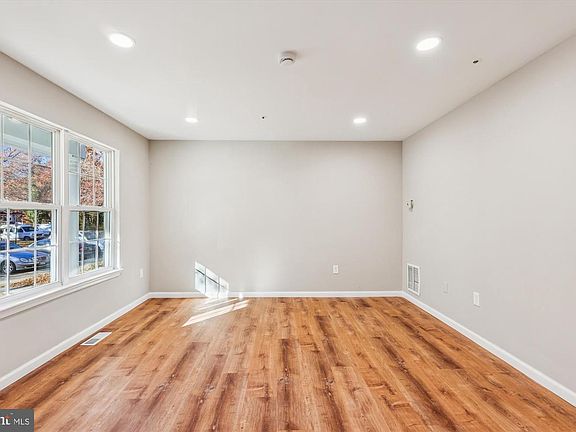 4th image of 6906 Blue Holly Ct