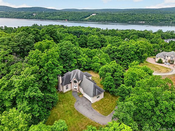 3rd image of 21 Huyler Drive