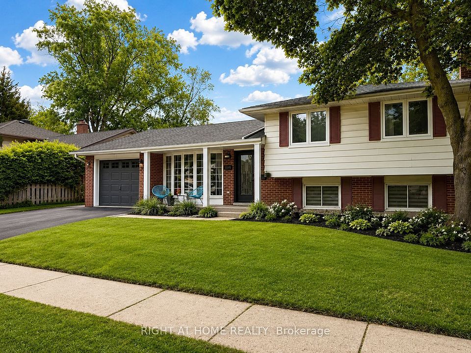 1st image of 4440 Cosburn Cres