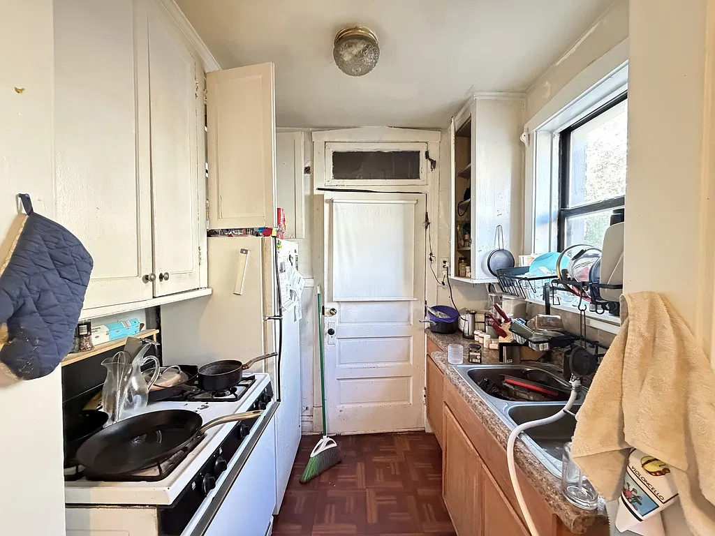 Appealing 1 Bed, 1 Bath at Hamlin + Milwaukee (Avondale) — Photo 3