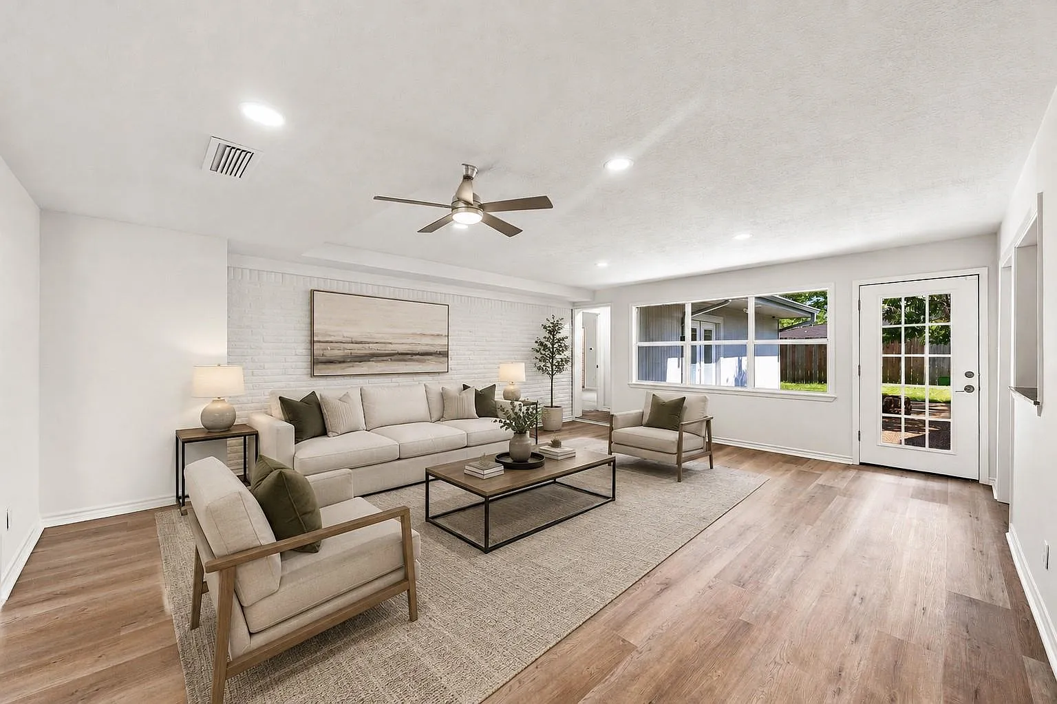 5 bed, 3.5 bath, 3367 sqft, $3,900 — Photo 4