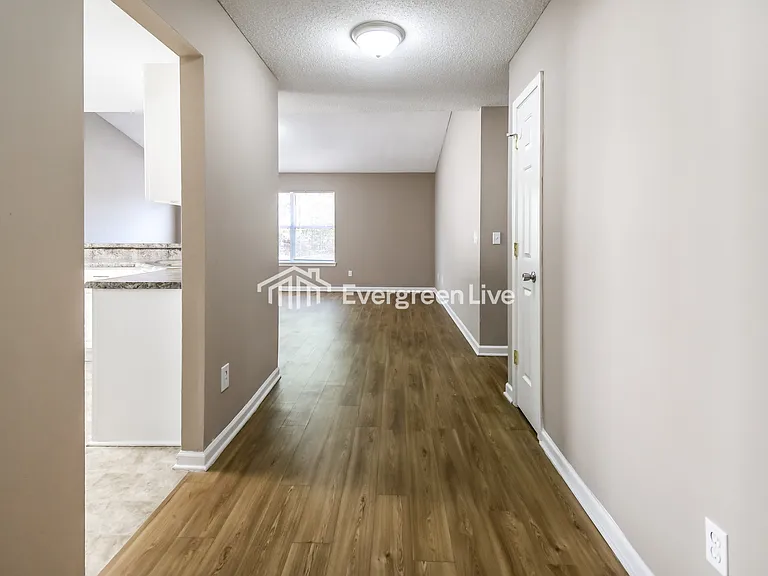 1000 Hamilton Place Cir — Photo 2