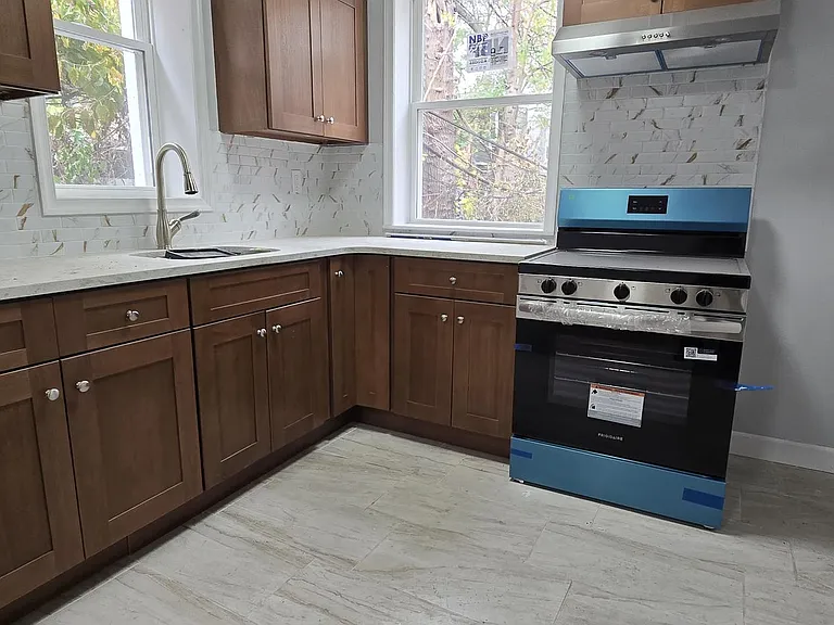 1411 W Loudon St — Photo 31