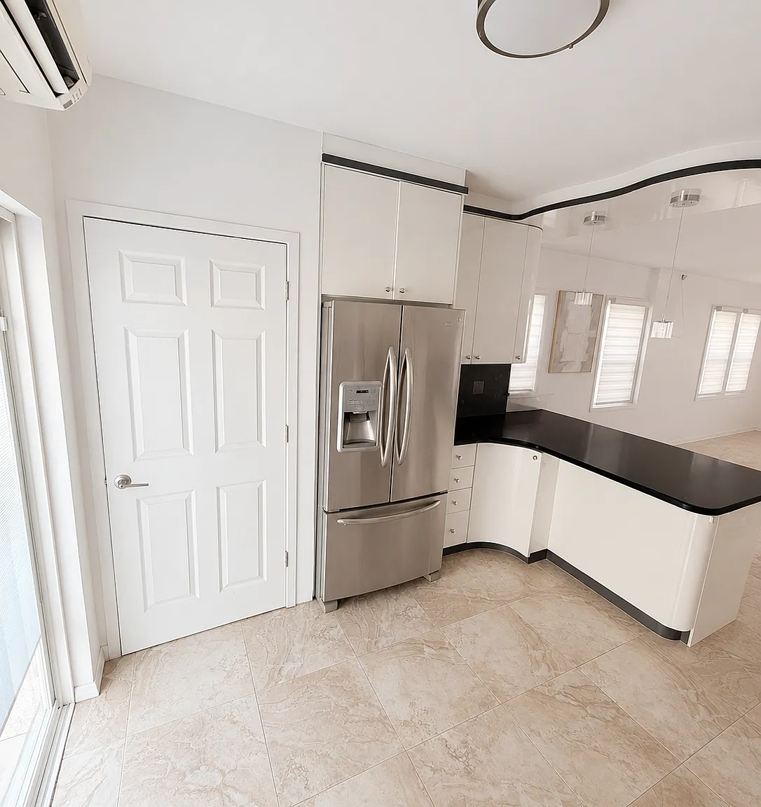 3 bed, 1.5 bath, 1184 sqft, $5,000 — Photo 3