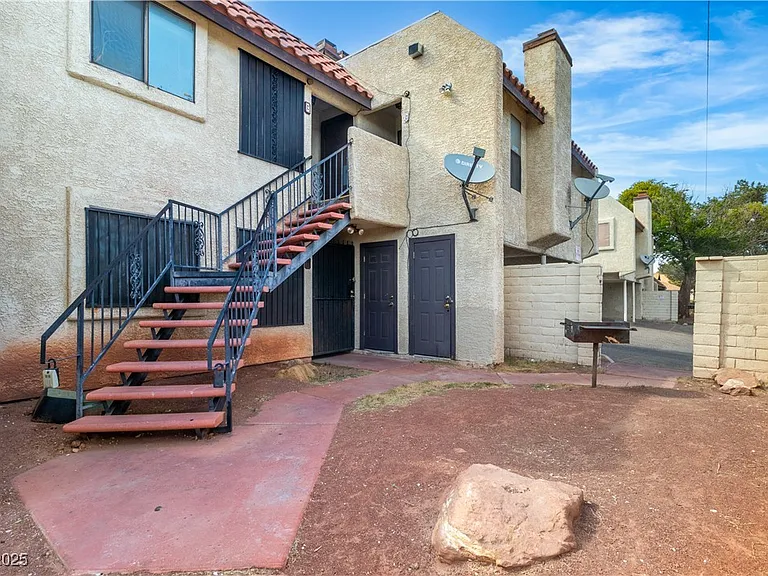 2200 Venus St #C — Photo 2