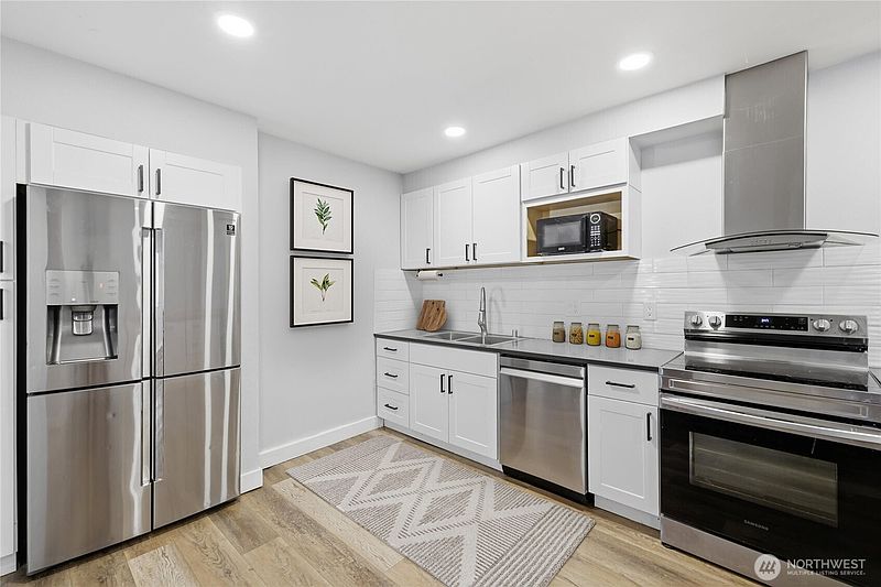 4th image of 11920 215th Street E