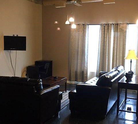 3rd image of 621 Ohio St #Loft