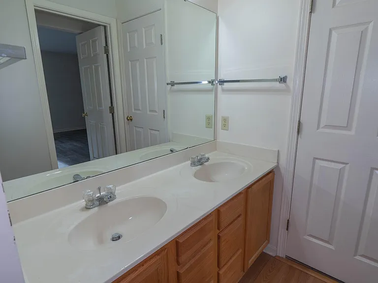 100 Northridge Dr #5 — Photo 7