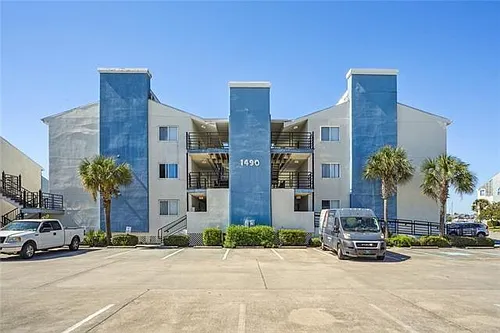 1490 Harbor Dr Photo 1
