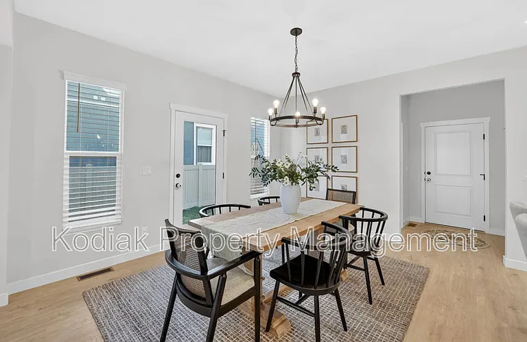 979 W Shoreline Dr — Photo 11