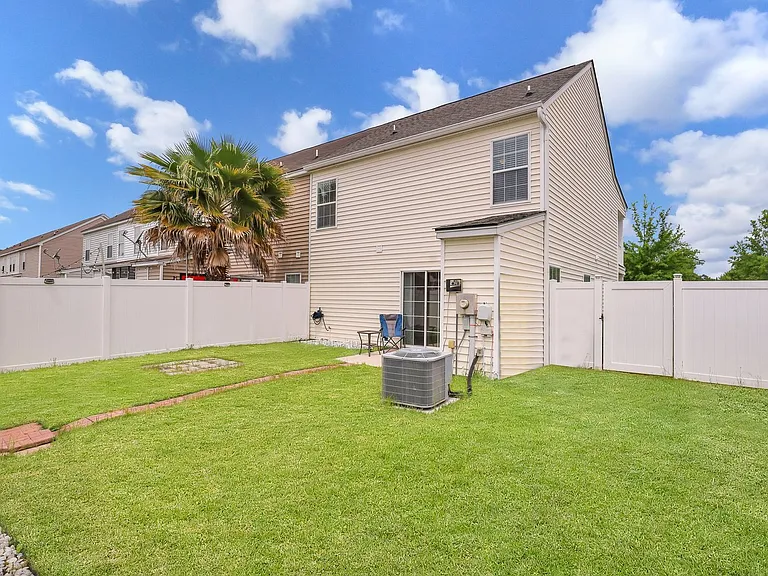 51 Fairgreen St — Photo 33