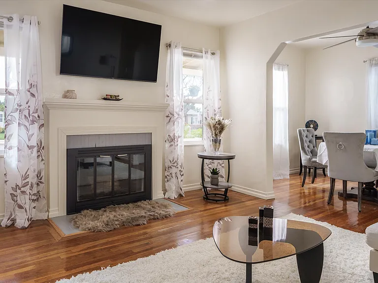 1527 N Avon St — Photo 10