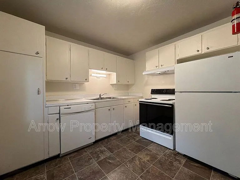 1438 S 20th St — Photo 3