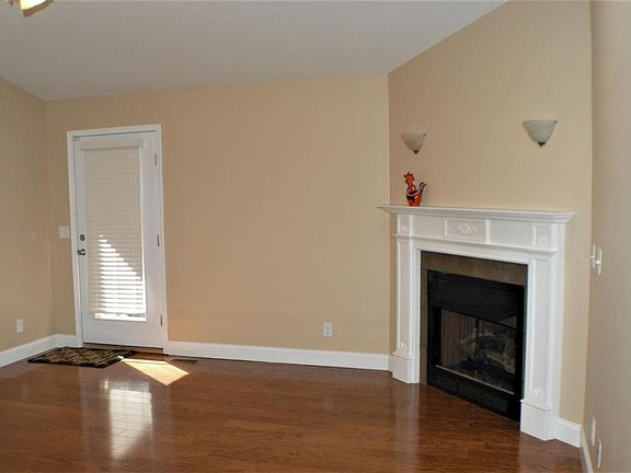 3rd image of 419 Yakama Dr