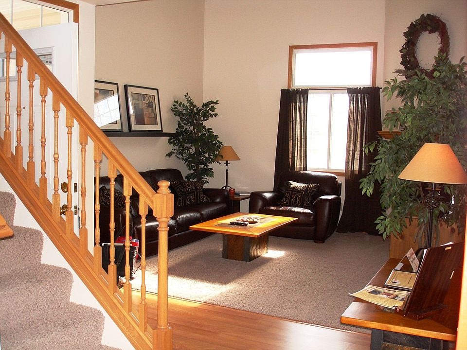 2 story ceilings, gas fireplace, southern exposure.