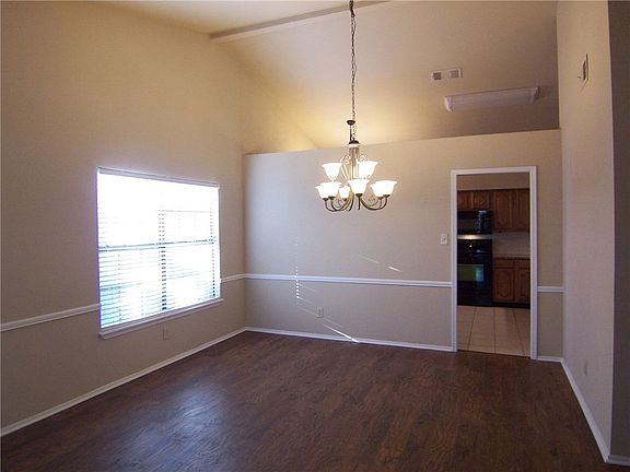 4th image of 3004 Canterbury Ln