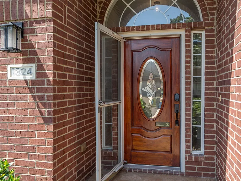 1324 Winnipeg Dr — Photo 14