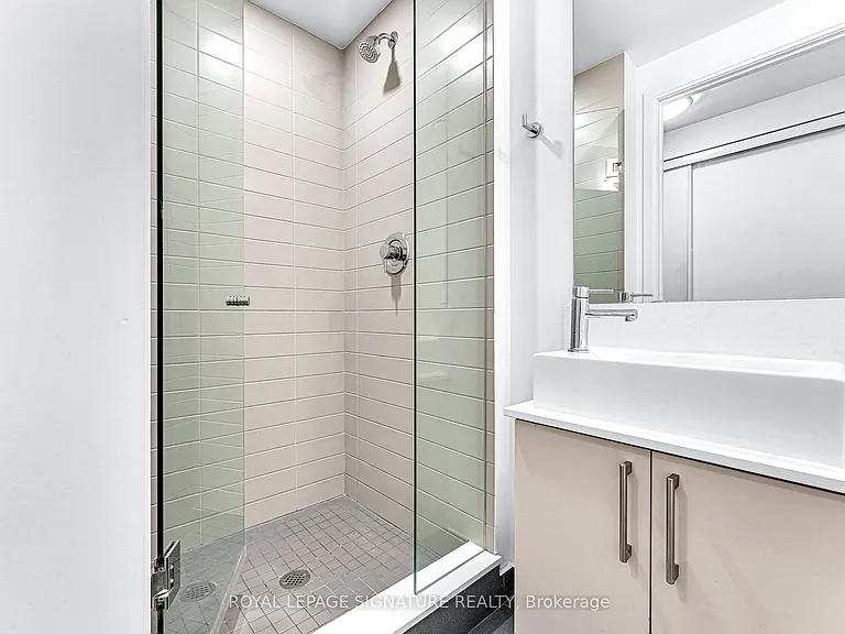 27 Bathurst St #519 — Photo 14