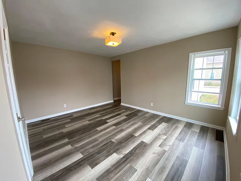 125 Walnut St #127-1/2 — Photo 8