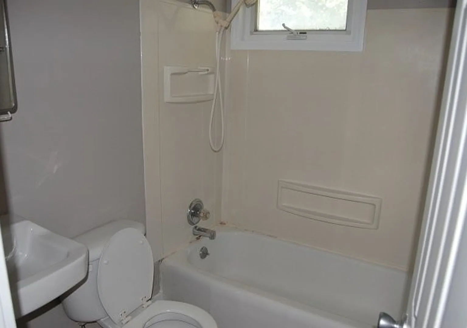 2 BR Duplex on Governor Street Available Fall 2026! — Photo 2