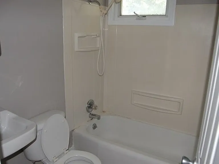 226 S Governor St — Photo 2