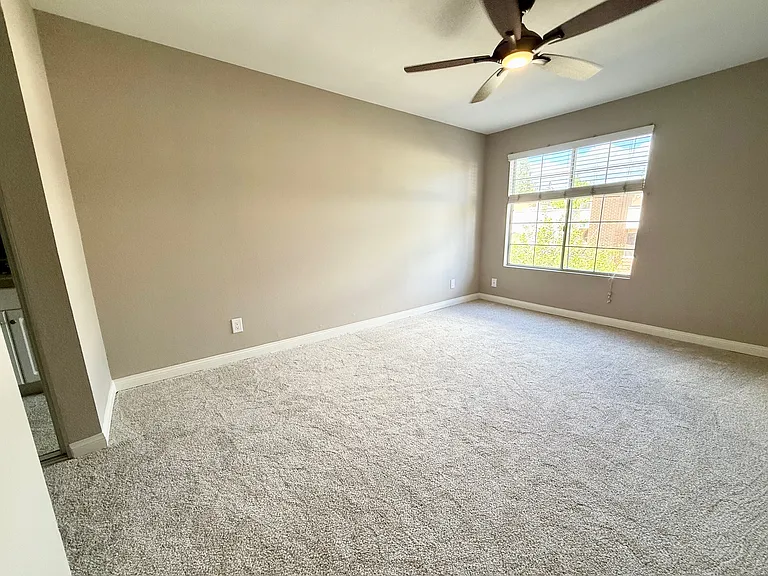 5550 Owensmouth Ave #214 — Photo 8