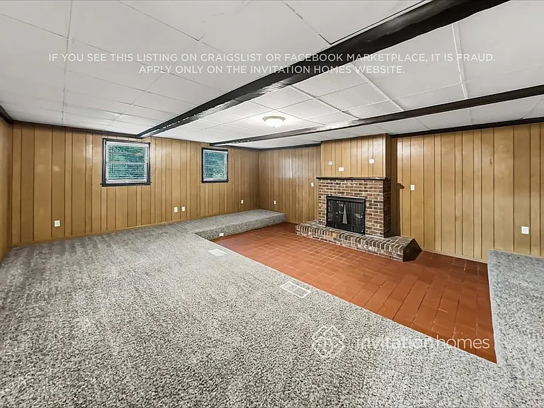 1321 Laura Ln — Photo 8